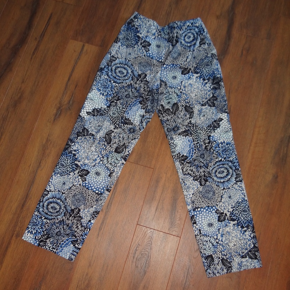 Straight legged, flower pattern Talbot pant